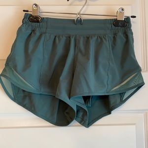 LULULEMON hotty hot short 2.5